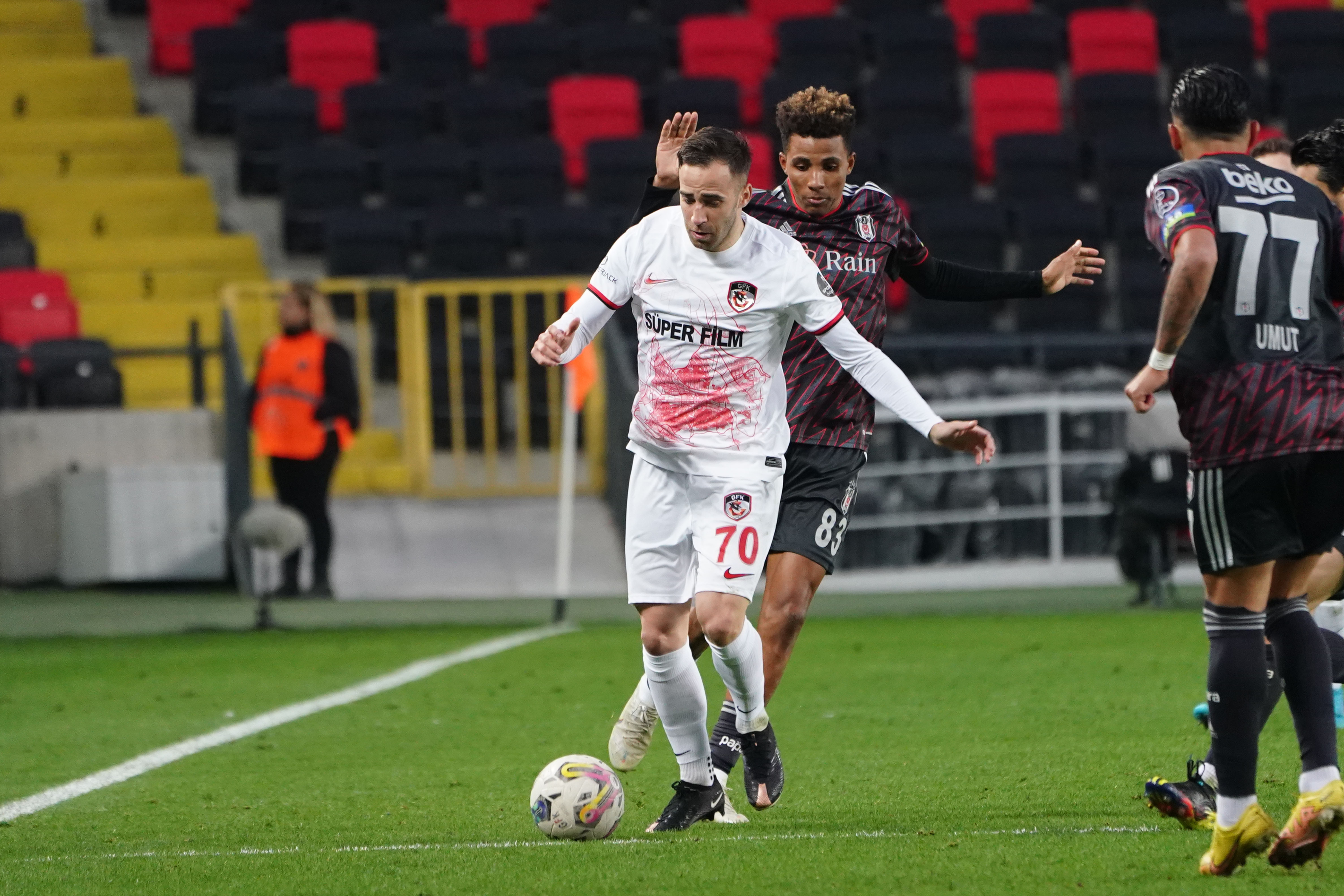 Beşiktaş Gaziantep'te kayıp! Gaziantep FK 3-1 Beşiktaş (MAÇ SONUCU) - Son  Dakika Spor Haberleri